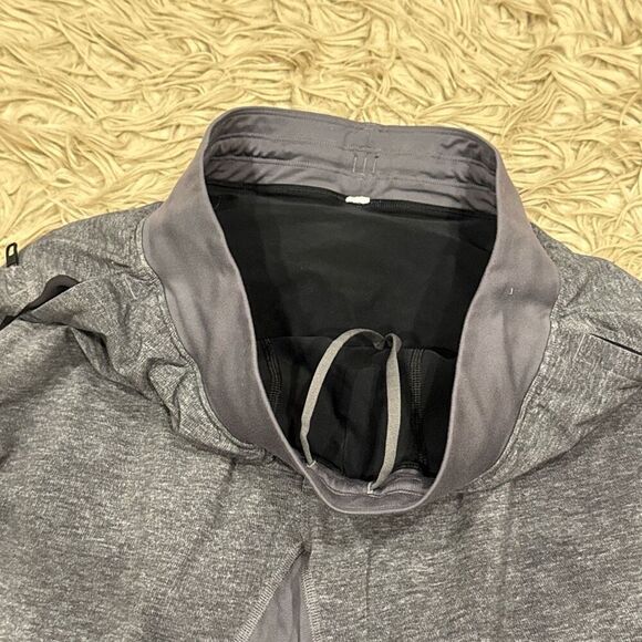 Lululemon T.H.E. Short *Luxtreme Liner 9" size medium - Picture 3 of 5